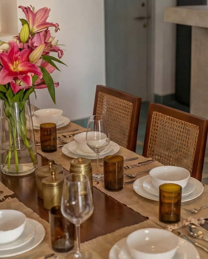 Dining area image 5