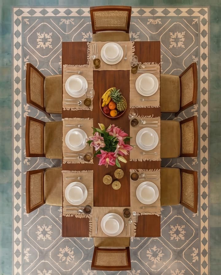 Dining area image 6