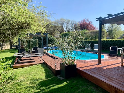 Liege rooms and private pool in a local home