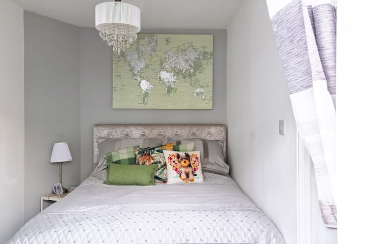 Cama tamaño king, cubierta de satén