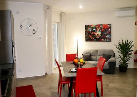 Successful Airbnb property: Casa Cristina. Free parking. 240 m from the port in Milazzo