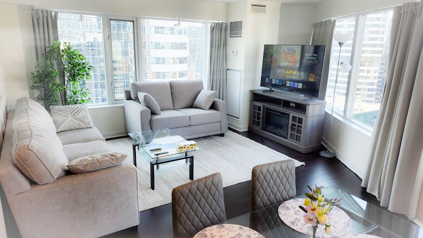 Pantages Skyline Suite in city centre/free parking