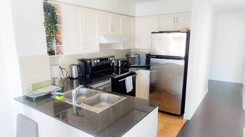 Pantages Skyline Suite in city centre/free parking gallery image 5