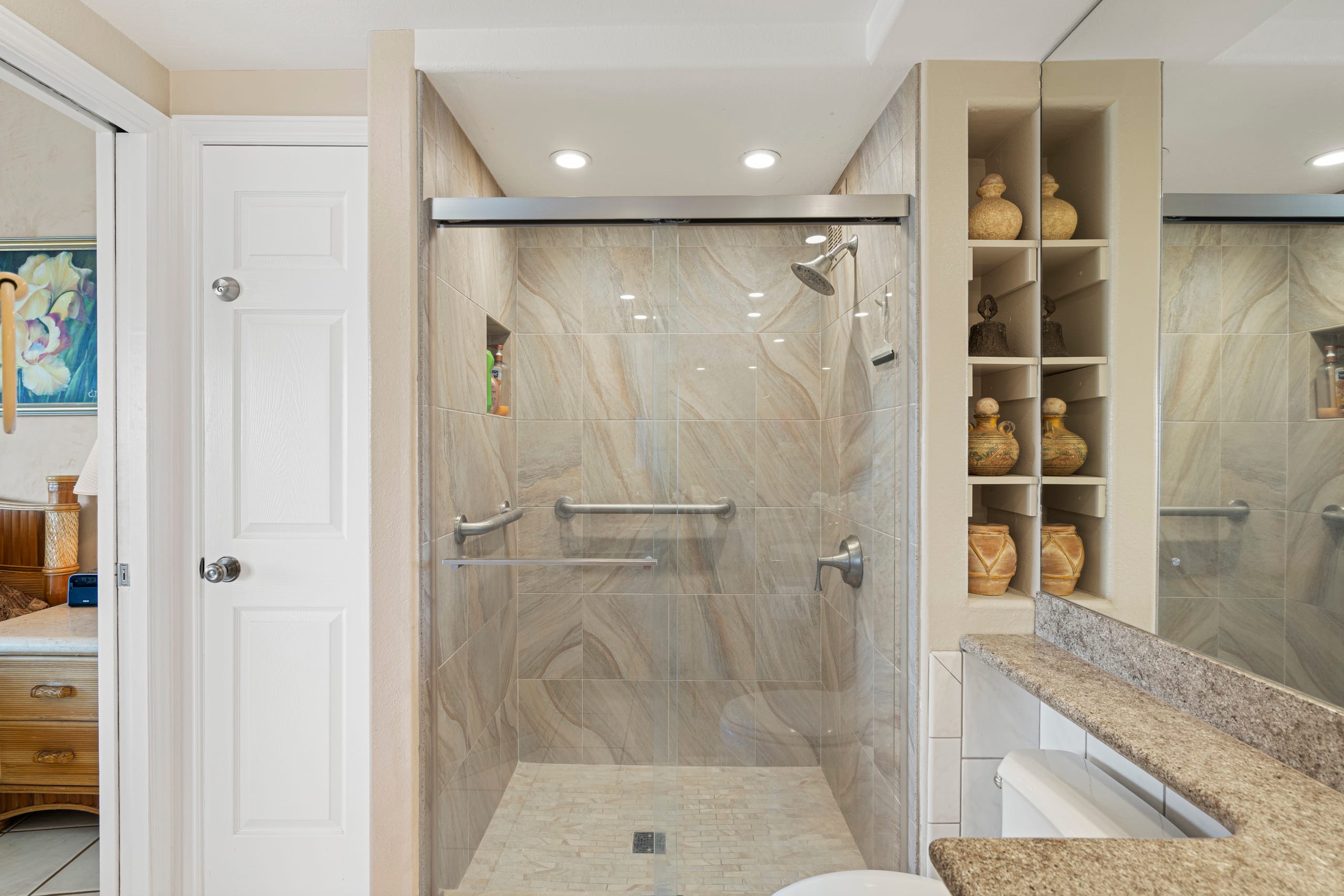 Amazing Remodeled Condo-Menehune Shores #609 - Image 20