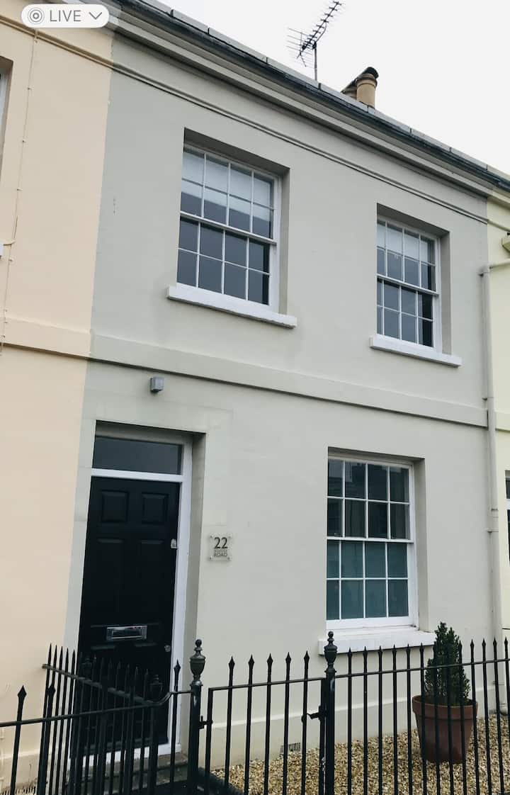 Cheltenham Regency Town House Monthly Let Avail. - Cheltenham