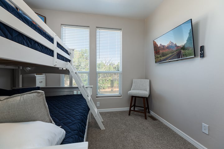 เตียงแฝดเหนือเตียงขนาดเต็ม