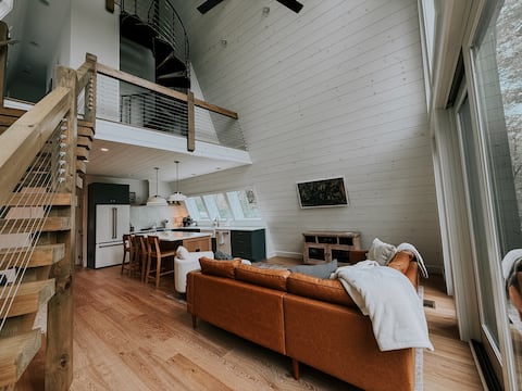 Popular Airbnb listing: The Hemlock Chalet in Banner Elk