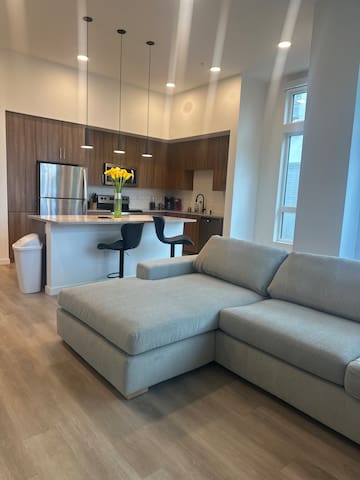 Spacious Hollywood 2BR 2B W Pool, Gym, Parking