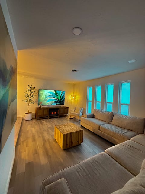 Top performing Airbnb: Tropical Getaway in Lehigh Acres