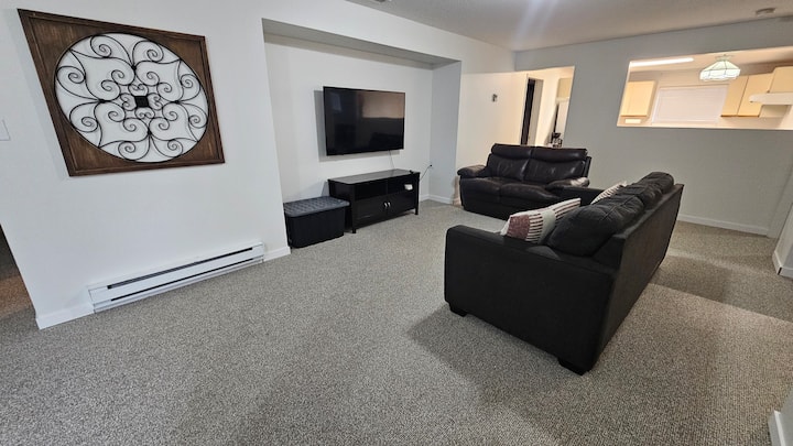 Spacious 2 Bedroom Suite In Quiet Neighborhood - Maple Ridge