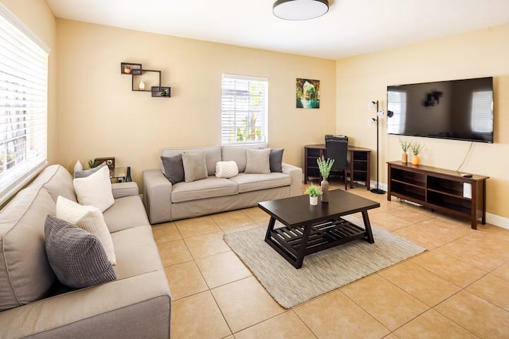 The Nomi Retreat | 10 Min To Beach & Aventura Mall - North Miami Beach, FL