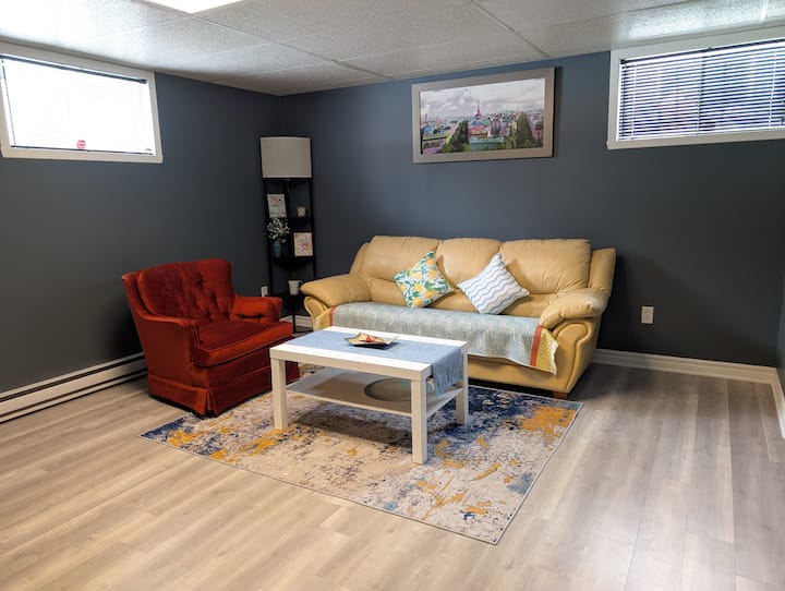 Urban Spacious Private Suite | A Peaceful Oasis - Pointe-Claire