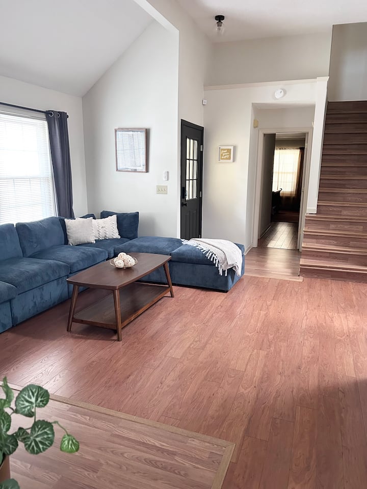Central Madison Home With Bright Open Floorplan - Huntsville