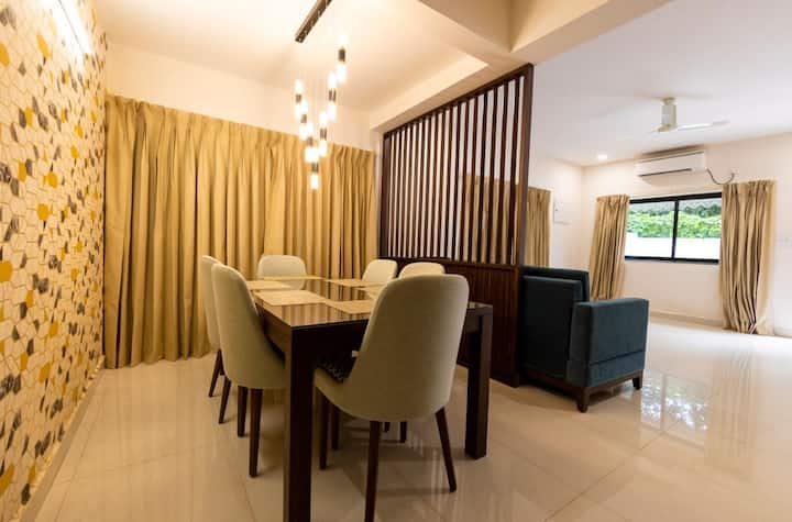 Dining area image 1