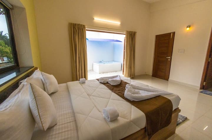 Bedroom 2 image 3
