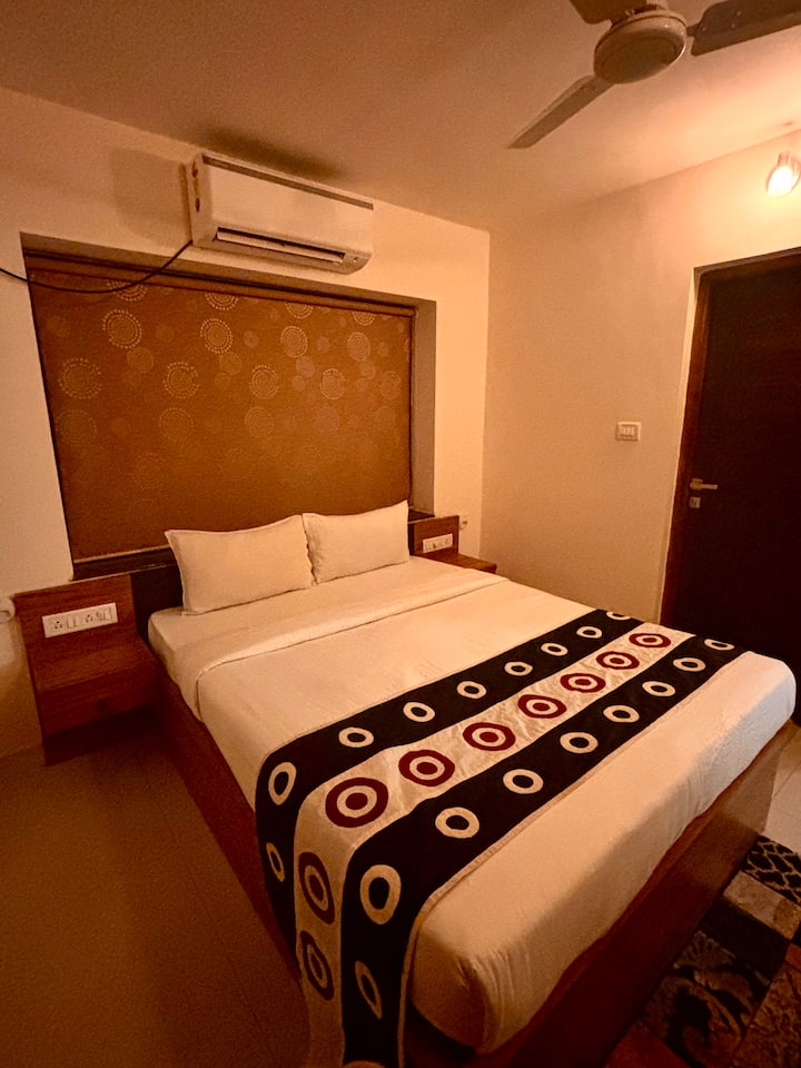 Bedroom 1 image 2