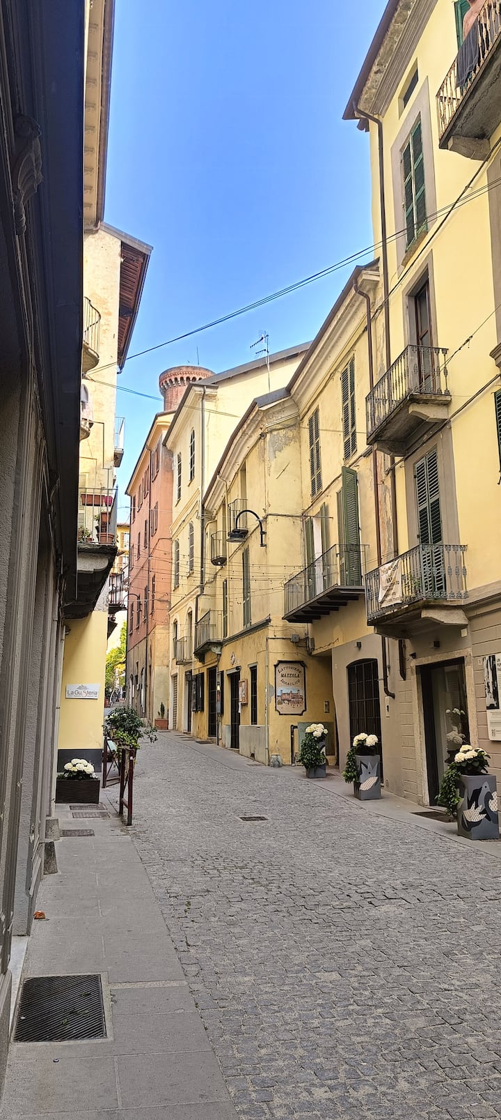 Via Iv Martiri 10
Ai Piedi Del Castello - Ivrea