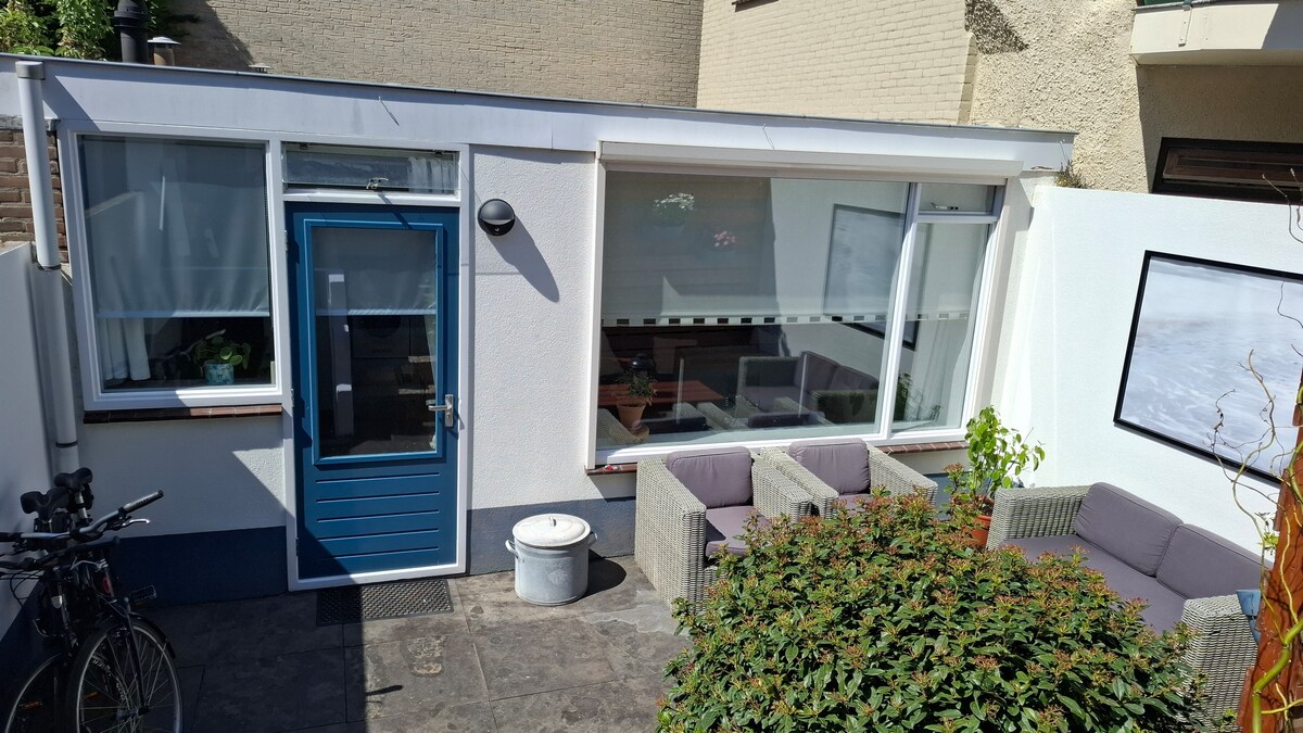 Top performing Airbnb: Little house at sea in Noordwijk Zee