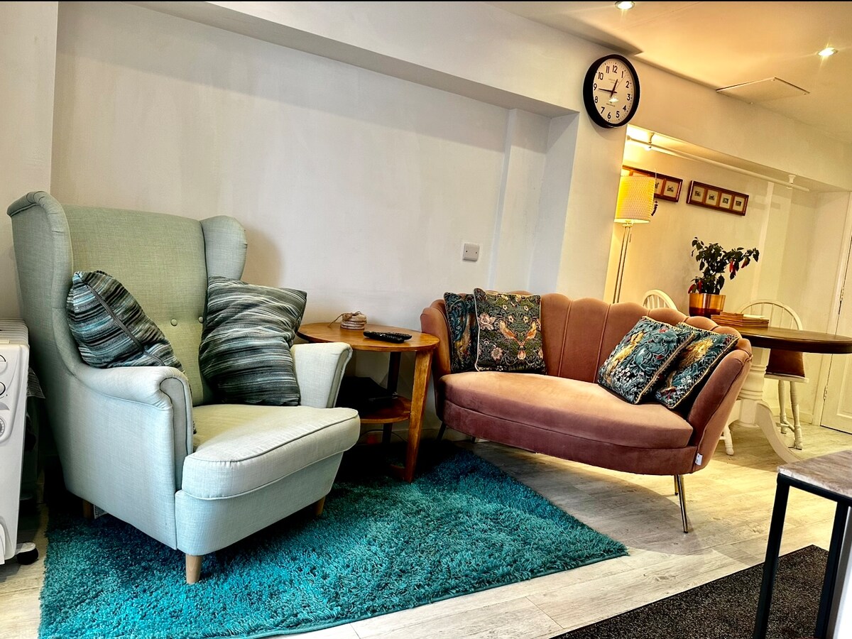 Successful Airbnb property: Luxurious Stay & Sleep 30* Hot Pool All Year Round in Newtimber