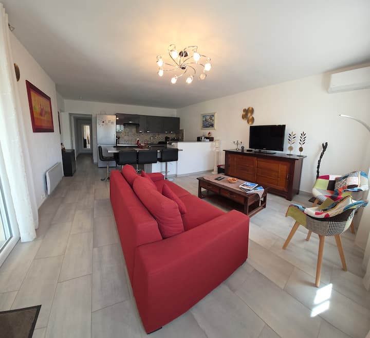 Entire Ground Floor In Villa, Private Entrance. - Cap Estérel