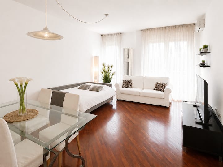 Elegant Spa Apartment | 2br Jacuzzi | Center - Italia