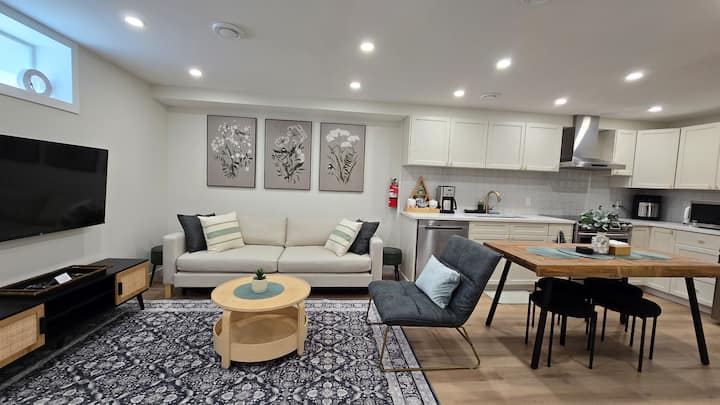 Charming Greenview Suite 3br/2ba - Calgary