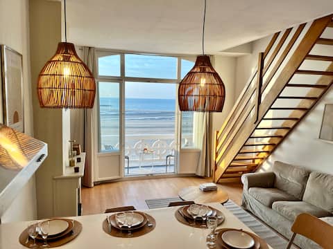 Top Airbnb: Seafront, 2-bedroom apartment with a view. in Dunkerque