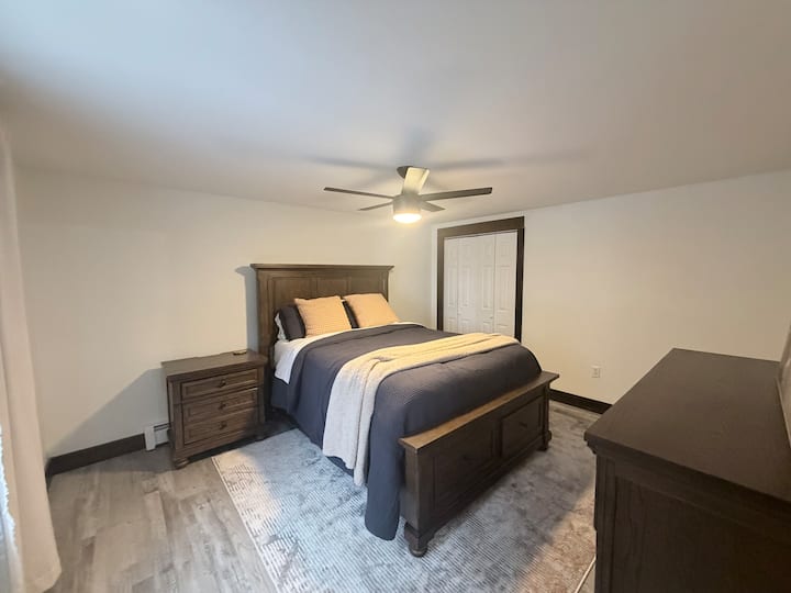 Quarto no andar de baixo com bela vista para o lago