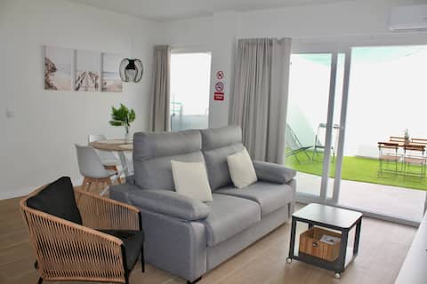 Anuncio de Airbnb popular: Spacious renovated apartment with terrace en La Saïdia