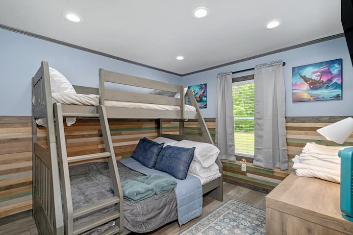 
เตียงสองชั้นสำหรับพักผ่อนสบายๆ เหมาะสำหรับเด็กหรือผู้เข้าพักเสริม