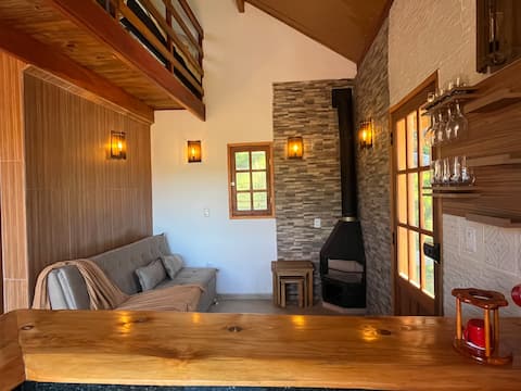 Anúncio popular: 2 Integrated Chalets with Panoramic Deck and Spa em Extrema