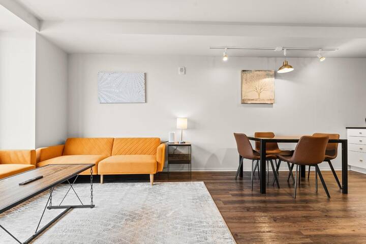 Downtown high end 2BR 2BA Condo Stunning City View gallery image 3