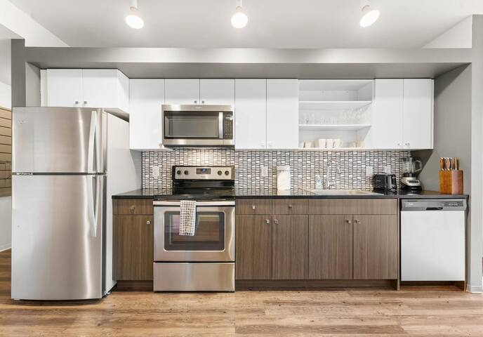 Downtown high end 2BR 2BA Condo Stunning City View gallery image 5