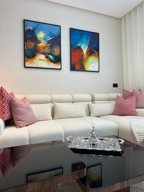 Popular Airbnb listing: Very chic and fabulous suite (11th floor) CFC in Arrondissement De Hay Hassani مقاطعة الحي الحسني