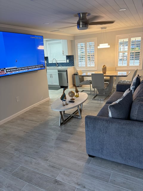 Successful Airbnb property: Cozy Condo in Siesta key with boat dock in Vamo