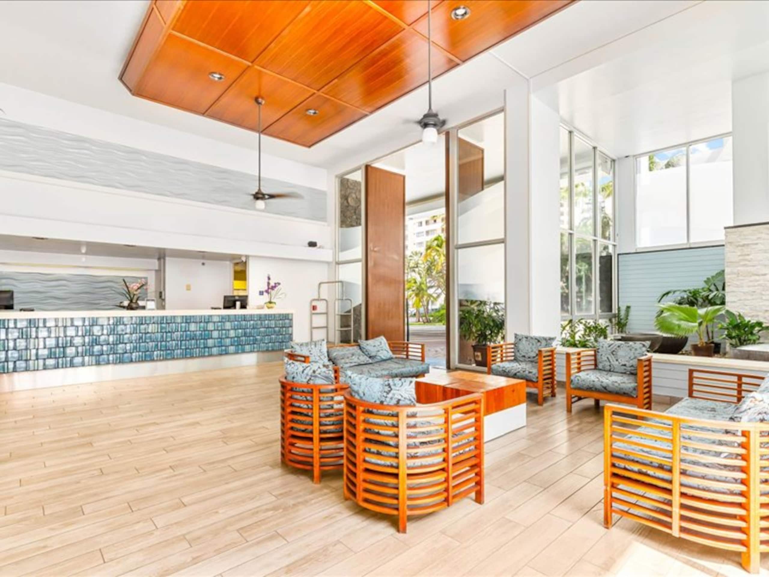 NEW Remodeled • 3 Min Walk to Beach • Rooftop Pool - Image 62