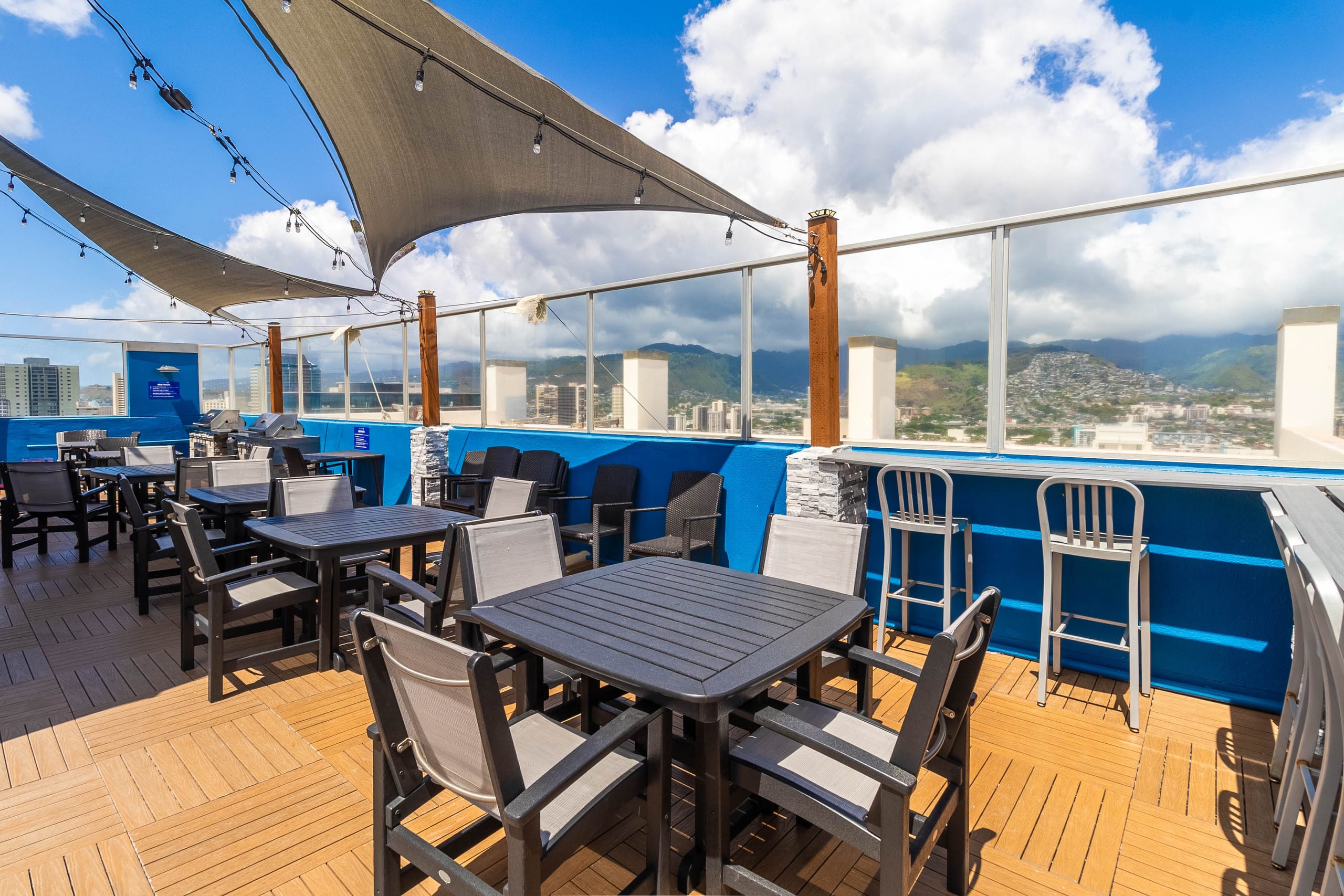 NEW Remodeled • 3 Min Walk to Beach • Rooftop Pool - Image 48