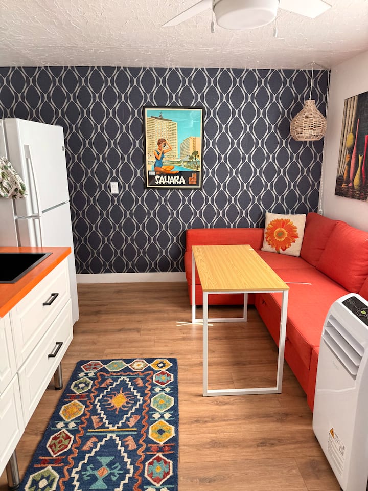 Vintage Vegas Jackpot! | 1 Br Guesthouse | 2 Bed - Las Vegas, NV