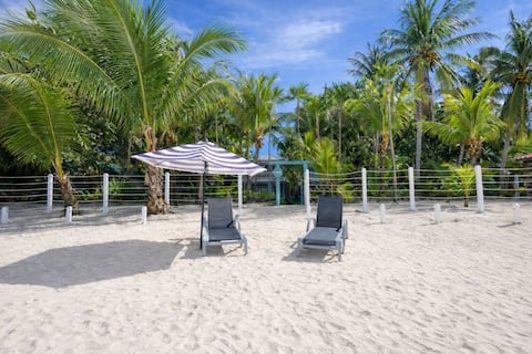 Casa Kennedy - Best Location on West Bay Beach