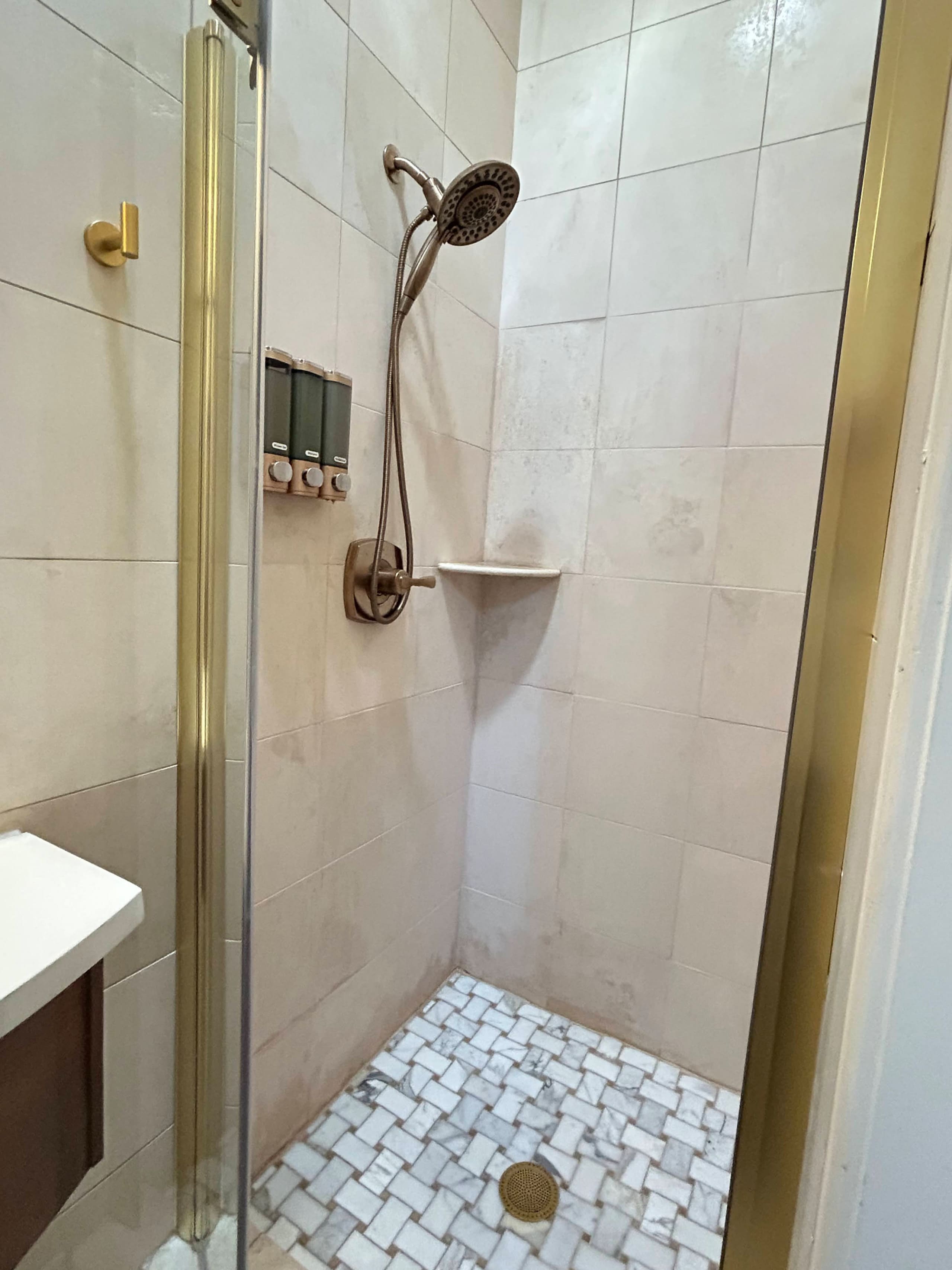 Home in San Francisco · ★5.0 · 4 bedrooms · 4 beds · 2 baths - Image 30