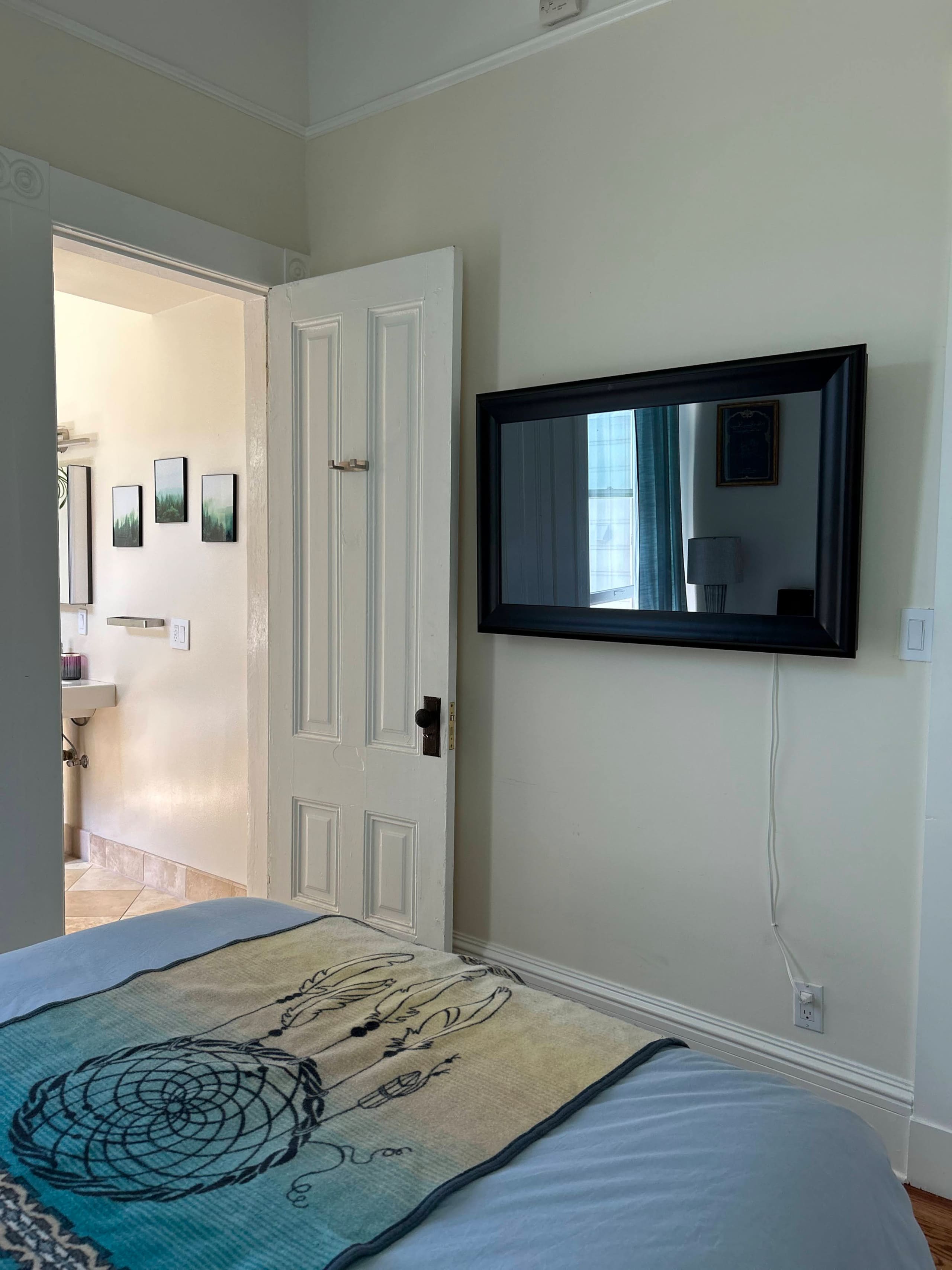 Home in San Francisco · ★5.0 · 4 bedrooms · 4 beds · 2 baths - Image 19