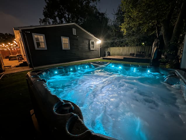 Hot Tub! Calm on Le Clerc! Fair Park!