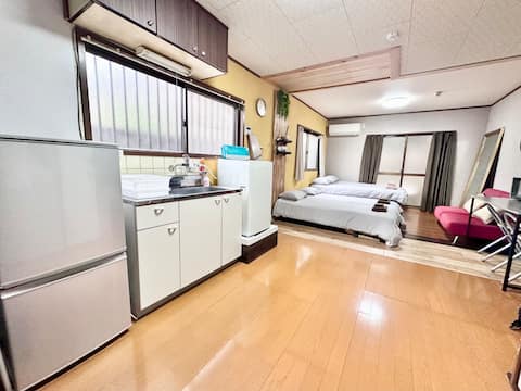 Cozy private apartment between Osaka and Kyoto