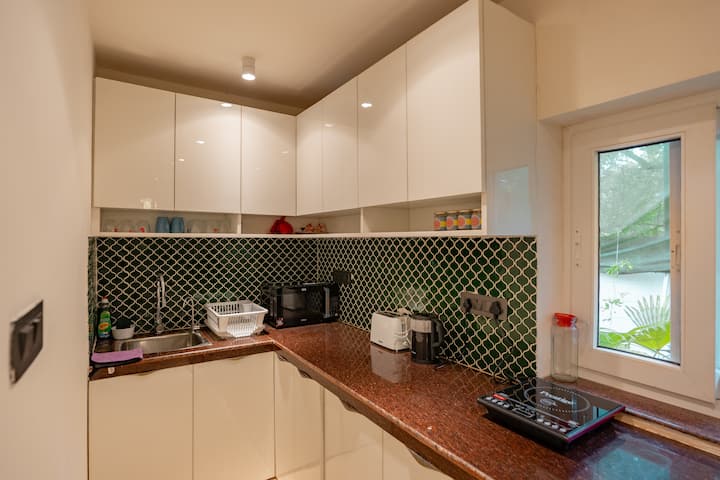 Full kitchen image 2