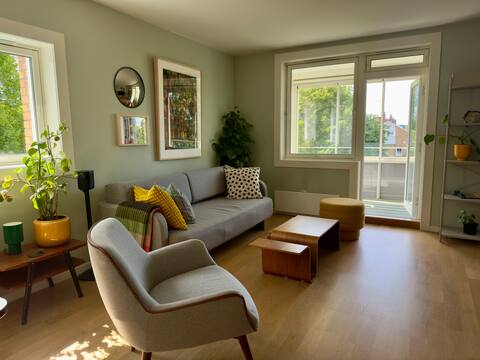 Top Airbnb: Sunny 2-room apartment with large balcony & views in Gamle Oslo