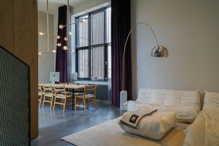 atrium | 200 m² | 6 m ceilings | parking | center gallery image 2