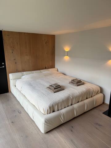 atrium | 200 m² | 6 m ceilings | parking | center gallery image 4