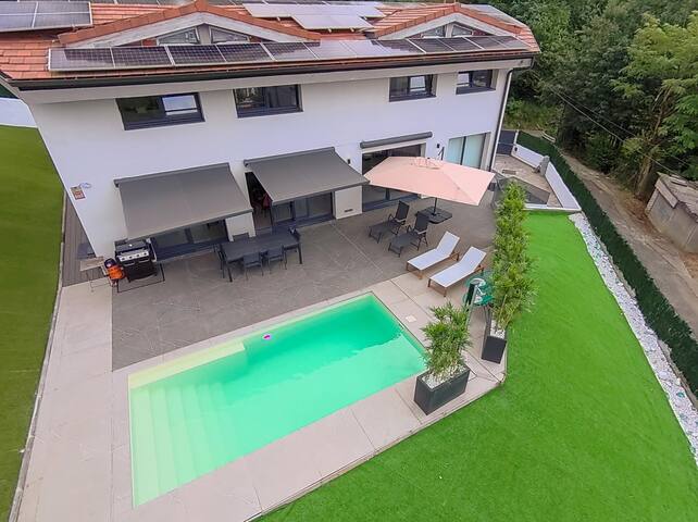 Casa con piscina y vistas a Bilbao EBI03470 gallery image 3