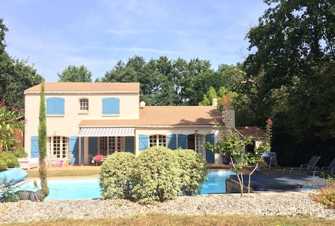 Large house with pool + jacuzzi