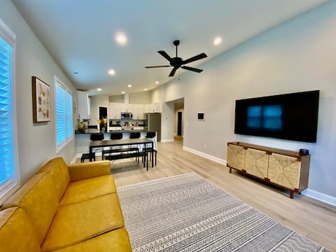 Top Airbnb: Modern, Comfortable, Spacious and Central 3BD/2BTH in Etowah